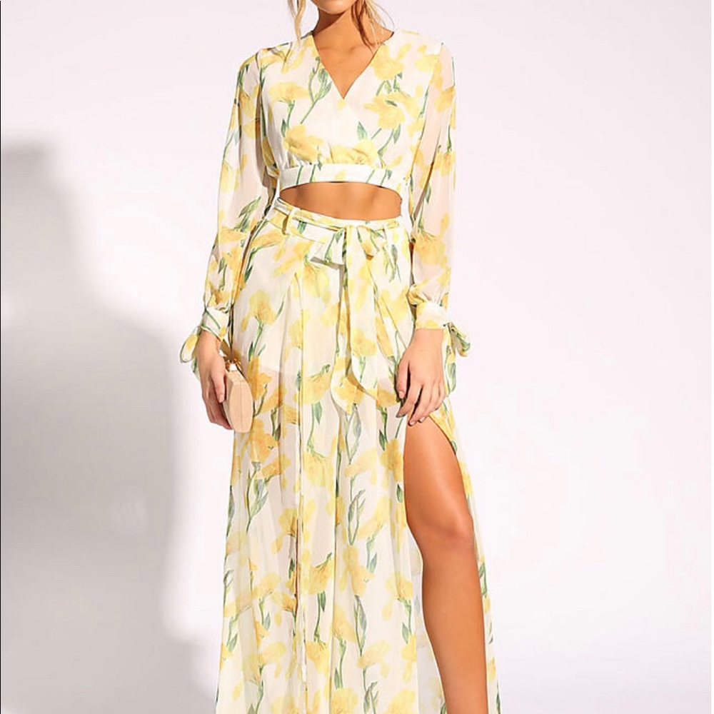 White Closet Two Piece Set 💛🌼